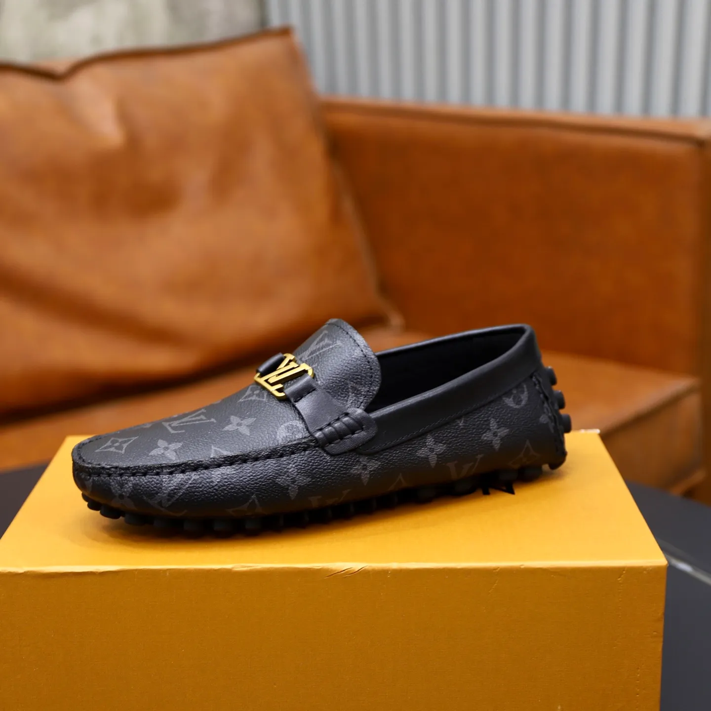 Ex-factory price: 480💰【LV】Louis Vuitton ⚠️High-end men’s driving and pedal series ⚠️38-44 (customized for 45) ⚠️All original cowhide leather! Thick and soft! Made entirely of calfskin lining! The latest non-slip beanie sole! Three-dimensional package technology! Fashionable and classic! Handicrafts! Original high quality! Feel free to compare!